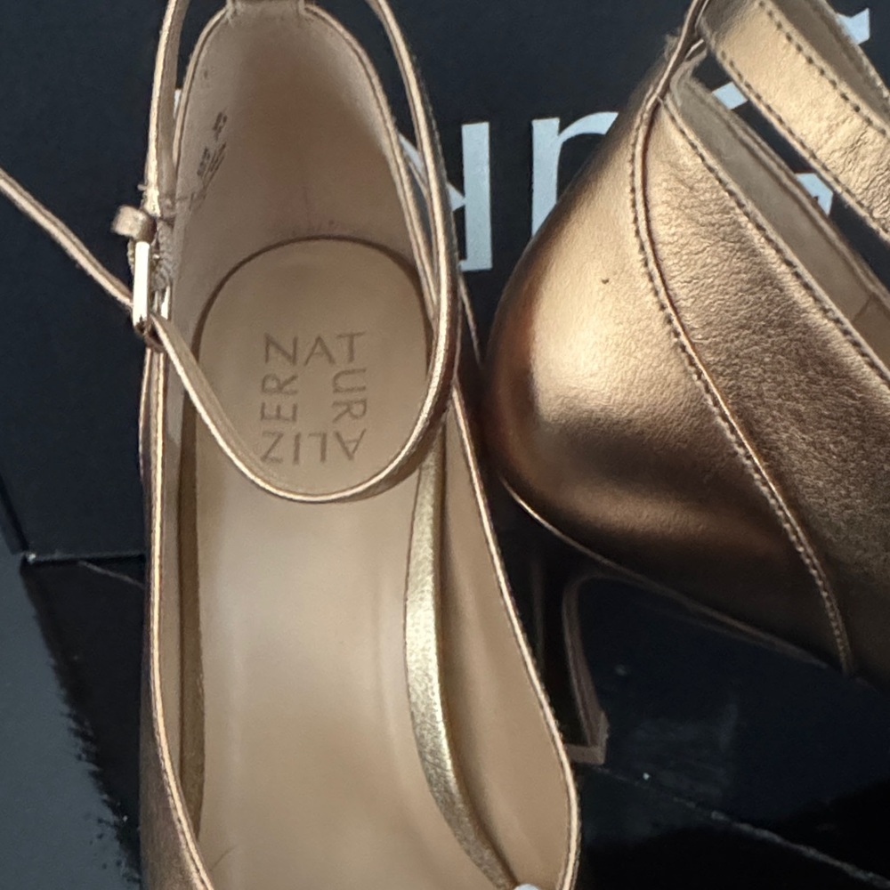 Naturalizer Women's Metallic Gold Heels